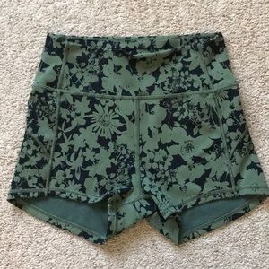 Lululemon compression shorts, barely worn! Size 6